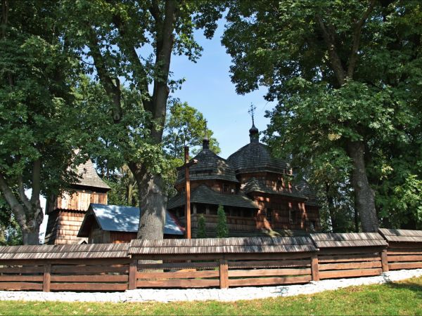 Cerkiew Narodzenia Przenajświętszej Bogurodzicy w Chotyńcu . Zbudowana w 1615 roku.