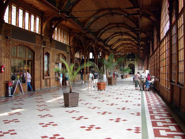 Dom Zdrojowy - hala spacerowa