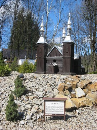 prezentacja jednej z wielu świątyń w parku miniatur, jest ich ponad 160.