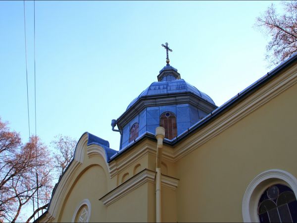 Murowana cerkiew, zbudowana w latach 1908-1909 w Darowicach. Obecnie jest użytkowana przez wiernych kościoła rzymskokatolickiego pw. Matki Bożej Różańcowej. Obo
