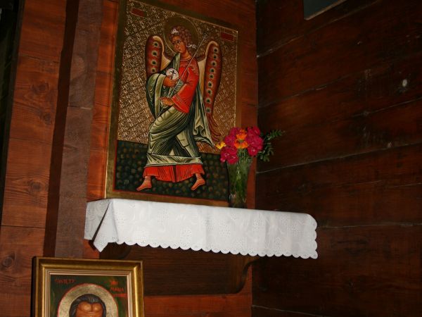 Nieliczne pozostałości ikonostatu.