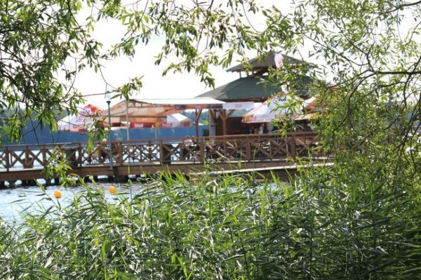 Kawiarenka na pomoście Centrum / j. Trzesiecko (Szczecinek)