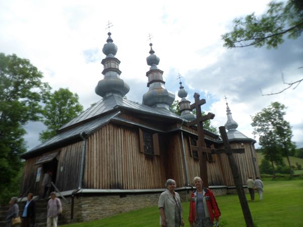 przy krzyżu - ustawionym w 1988r. na pamiątkę 1000 Lecia Chrztu Rusi.