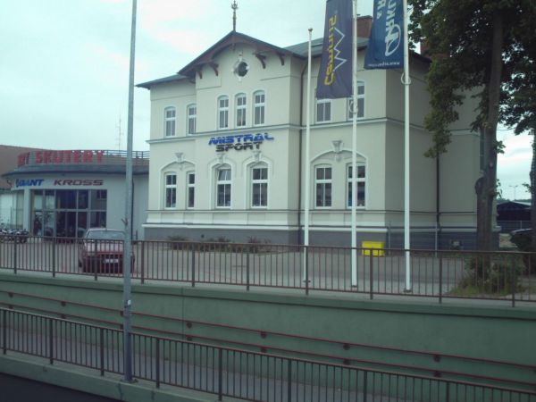 Dawne Przedszkole,Obecnie
sklep Sportowo-Motorowy
róg Żeromskiego i Krzywoustego.