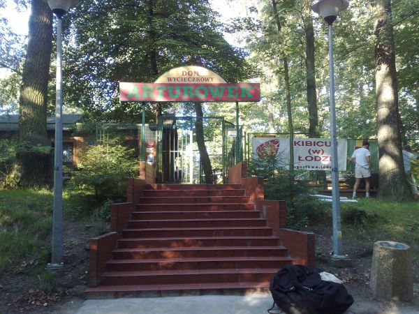 „Arturówek" - obiekt wypoczynkowy w Łodzi, położony pośród Lasu Łagiewnickiego.