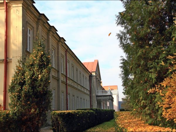 Klasztor i park  ss. Niepokalanek na Głębokiej.