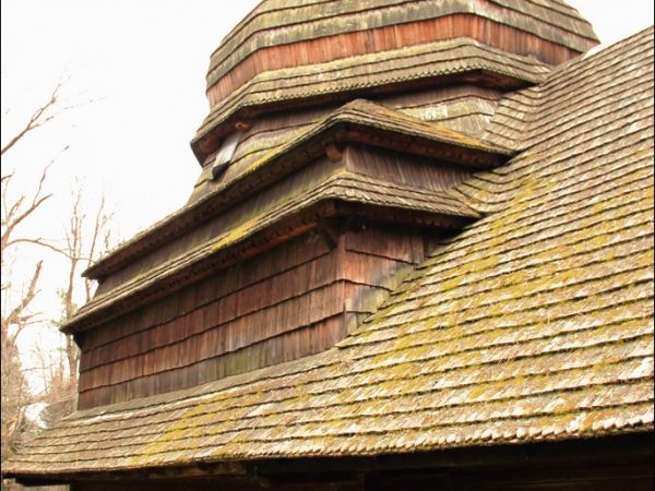 Drewniana cerkiew p.w. Wniebowstąpienia Pańskiego z 1659 r., usytuowana na wzgórzu Dębnik - Dubnyk (344 m n.p.m.), wznoszącym się ponad doliną Sanu.