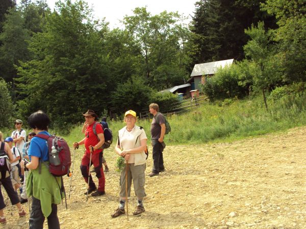 na przysiółku Miklaszki - przy placu składowym drewna, nieopodal znajduje się kilka pasiek.