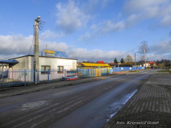 Poniatowa, budynek klubu sportowego STAL, wejście na stadion piłkarski - foto. Krzysztof Goleń