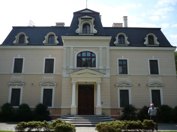 Pałac od strony frontowej.