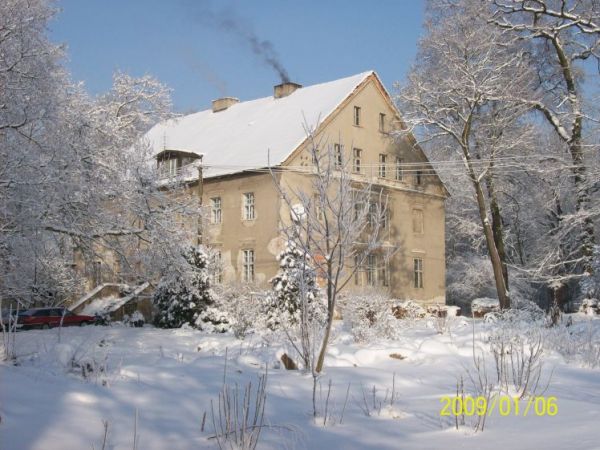 DWÓR W SIECIEJOWIE ZIMOWĄ PORĄ