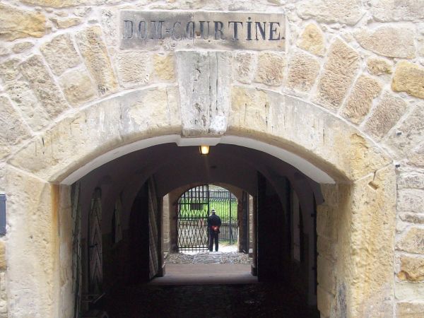 Twierdza Kłodzko  – dobrze zachowana, duża twierdza w Kłodzku będąca systemem obronnym z okresu XVII i XVIII wieku. Spis treści