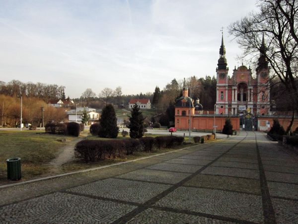 Sanktuarium Maryjne i główny plac przed bazyliką 2011-12-12