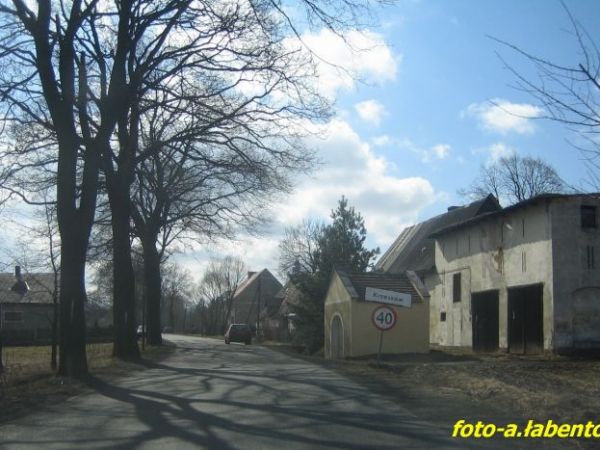 Historia Krzeszowa sięga aż 1242 roku, kiedy to w Krzeszowie osiedlili się benedyktyni z czeskich Opatovic.