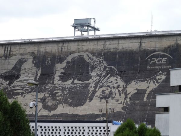 mural - na ścianie frontowej zapory wodnej od strony śluz, dzieło artystów wolontariuszy zaprezentowane już przed sezonem turystycznym w czerwcu br.