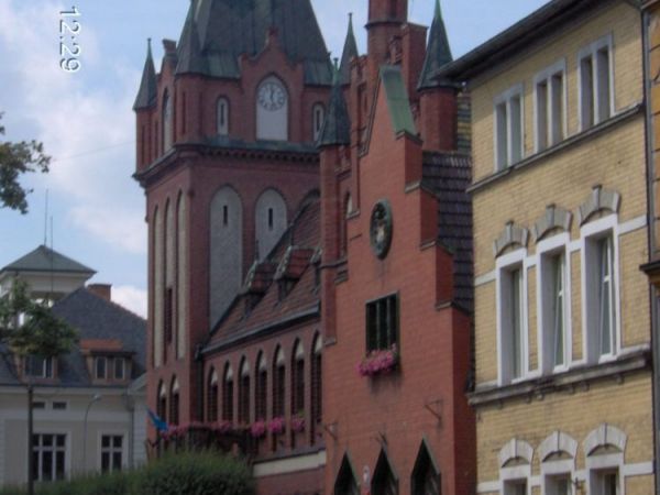 Ratusz i fragment Biblioteki.