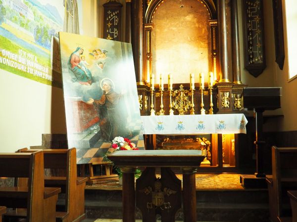 w kościele oo. Bernardynów : kaplica św. Jana Z Dukli - tu przechowywane relikwie świętego, przeniesione ze Lwowa. Na ołtarzu stoi relikwiarz, na przecięciu ram