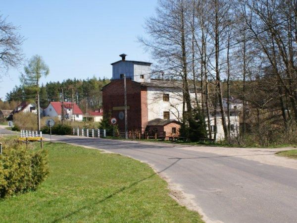Stary młyn wodny. Golce - kwiecień 2010