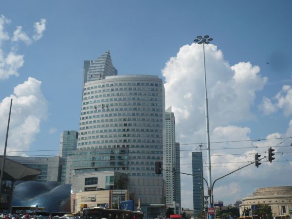 Kolejne  ujęcie  wieżowców.