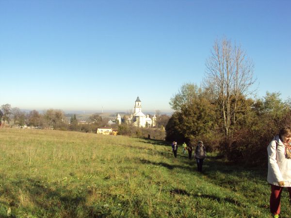 po prawej: kirkut - a tam dwa ohele - groby cadyków i rabinów rymanowskich - są w tej galerii ! Corocznie 28 / 29 maja jest Zjazd Chasydów - w długich czarnych