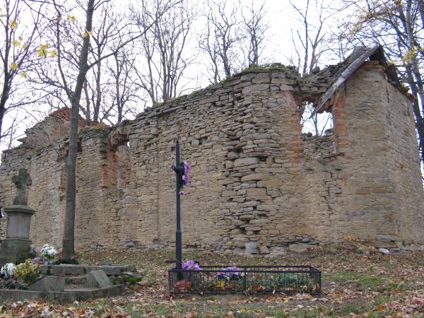 Cerkiew greckokatolicka pw. Apostołów Piotra i Pawła, wzniesiona w 1848r.  odnowiona w 1902r. Fundatorem budowy był Włodzimierz Poźniak - ojciec Januarego, poet