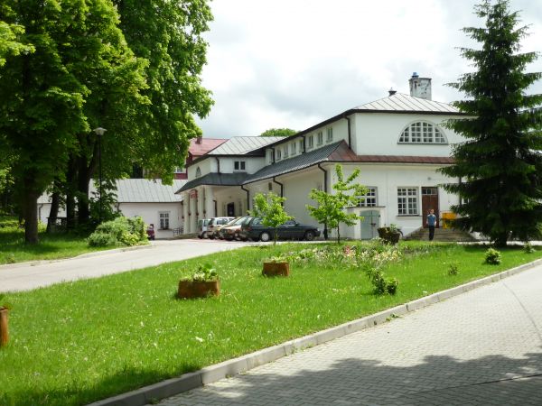 Pałac Leszczyńskich w Krasnobrodzie. Murowany kolumnowy pałac wzniesiony w pierwszej połowie XVII wieku, później przebudowywany. Pałac uległ zniszczeniu w 1914