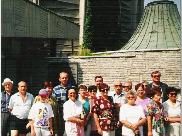 przed wejściem na Panoramę Racławicką. Wspomnieć należy, że Panoramę Racławicką w dniu  5 czerwca 1894r. otworzono we Lwowie - od początku cieszyła się niesłabn