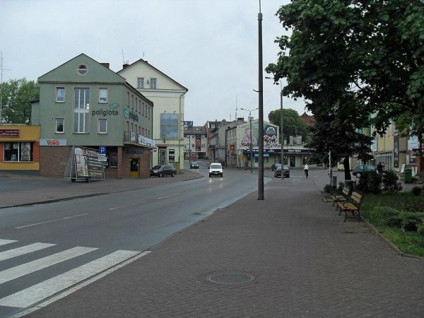 Ulica Hallera po deszczu