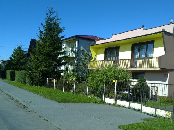 Ulica wsi Dyblin. Na pierwszym planie dom Państwa Wiesławy
i Mieczysława Wójtowiczów. Mieczysław Wójtowicz jest sołtysem wsi Dyblin wybranym na kolejną kadencj