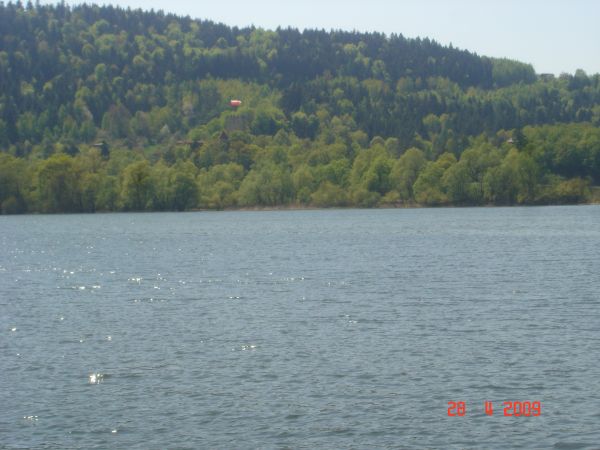 Widok z Tropia na zamek Tropsztyn w Wytrzyszczce