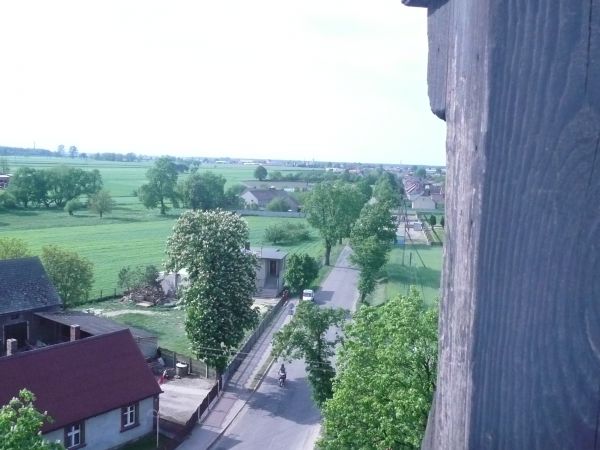 Widok z wieży kościoła na północno-zachodnią część wsi.