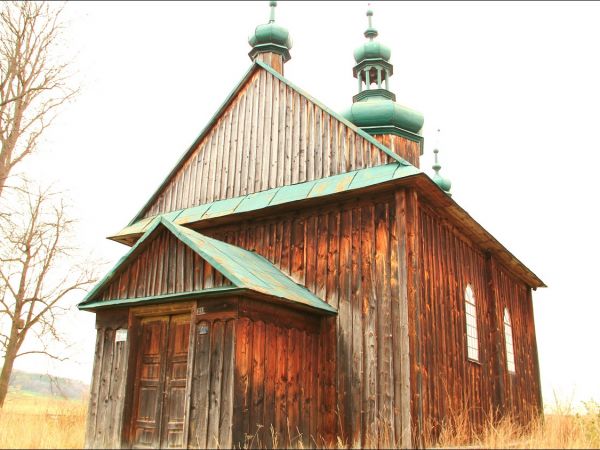 Drewniana filialna cerkiew greckokatolicka p.w. św. Michała Archanioła w Krasicach . Cerkiew wzniesiona w roku 1899. W latach 50. XX wieku została opuszczona .