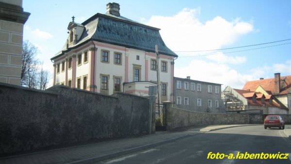 Dom Opata został wzniesiony ok. roku 1735 i był budowany równocześnie z Kościołem św. Marii. W tamtych czasach w Domu Opata byli również umieszczani goście odwi