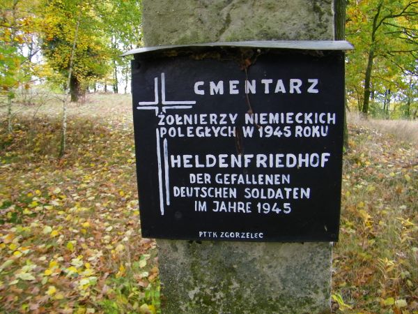 Cmentarz żołnierzy Niemieckich z czasów II wojny światowej słyszałem że już ich nie ma.