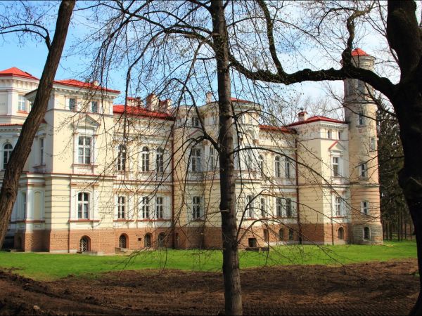 Pałac Lubomirskich w Przemyślu - Bakończycach .  Wybudowany w latach 1885–1887 przez księcia Hieronima Adama Lubomirskiego, według projektu Maksymiliana Nitscha