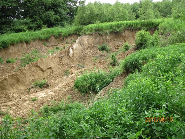 Usuwiska ziemi na pograniczu Przybówki i Niepli,nie spotykane od nie pamiętnych lat.