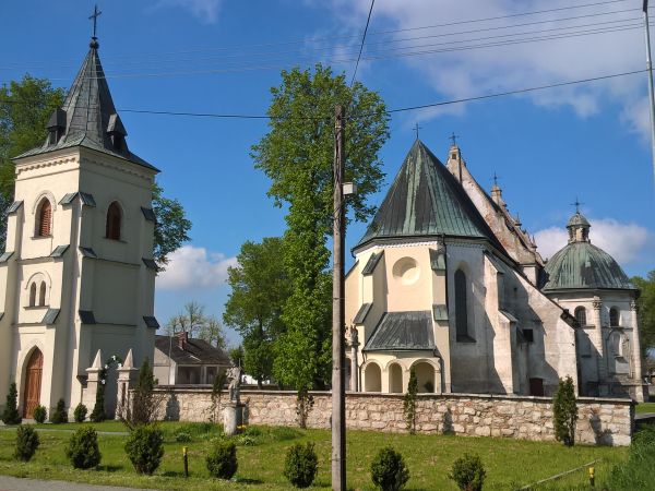 Kościół Parafialny  fundacji królowej Jadwigi i króla Władysława Jagiełły.