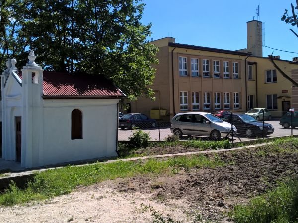 Matka Boża Częstochowska -niezmiennie czuwa w historycznej kapliczce .