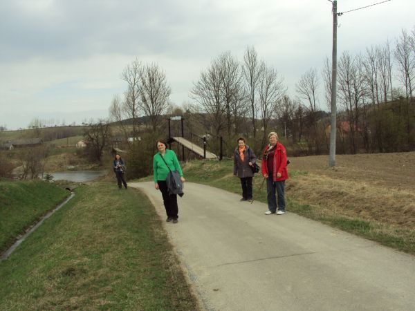 umownie : tereny Bieszczad opuszczamy - rzeka Osława to granica - a za nią Beskid Niski - niski jak niski , dalej całkiem przyjemny i uroków pełen ! Po drugiej