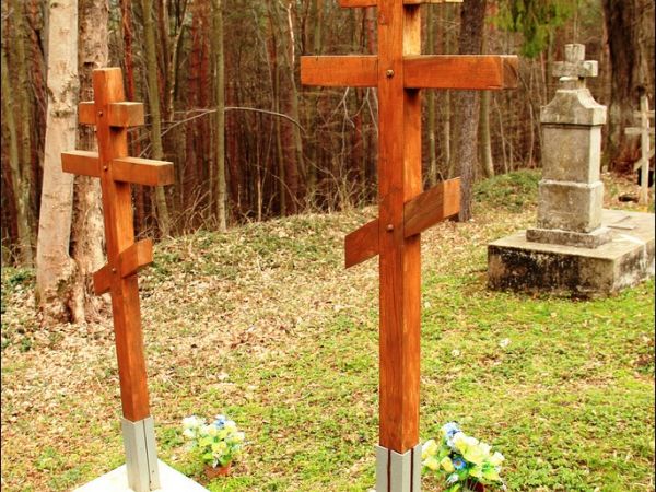 Drewniana cerkiew p.w. Wniebowstąpienia Pańskiego z 1659 r., usytuowana na wzgórzu Dębnik - Dubnyk (344 m n.p.m.), wznoszącym się ponad doliną Sanu.