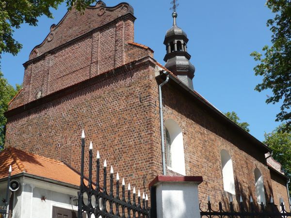 Kościół pw. Podwyższenia Krzyża świętego z pocz.16-go wieku 
póżnogotycki.