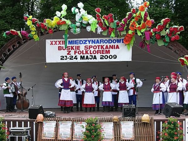 Buskie spotkanie z folklorem.