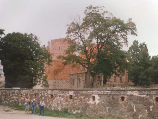 Późnogotycki zamek z poł. XVI w., część renesansowa - pałac z XVI w.