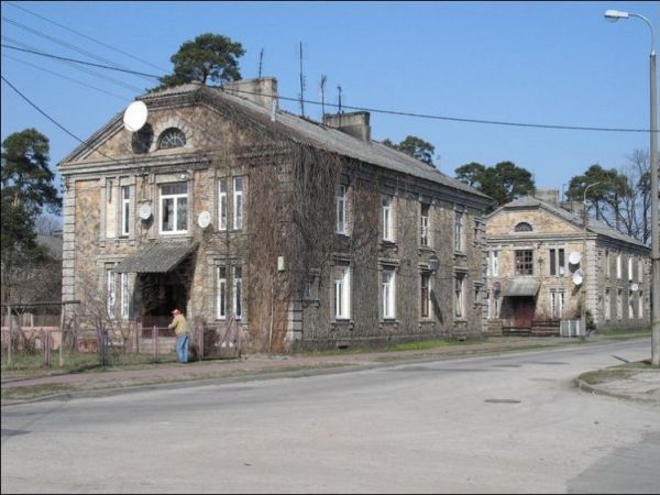 Wybudowane w latach międzywojennych osiedle robotnicze pracowników Państwowej Fabryki Amunicji.