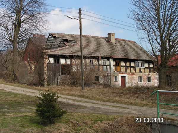 Skorzynice - wieś.Budynki do rozbiórki.