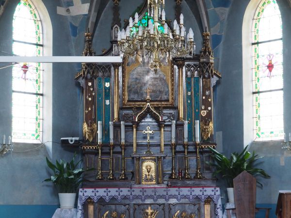 ołtarz główny kościoła.