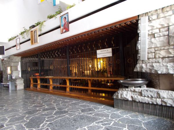 Kraków -Arka Pana ,kaplica MB Fatimskiej i adoracji Najświętszego Sakramentu Pana Jezusa.