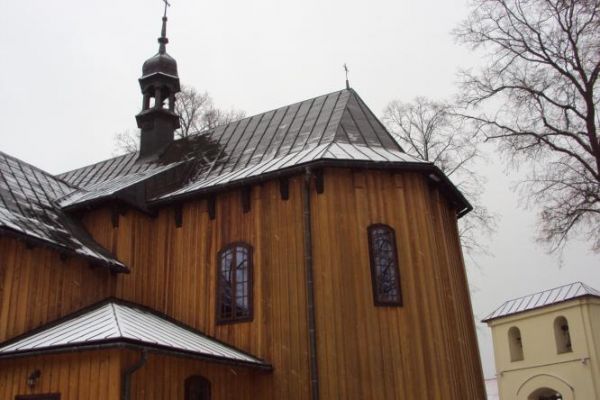 kościół pw. św. Stanisława Biskupa i Męczennika. Początki świątyni sięgają XV w.