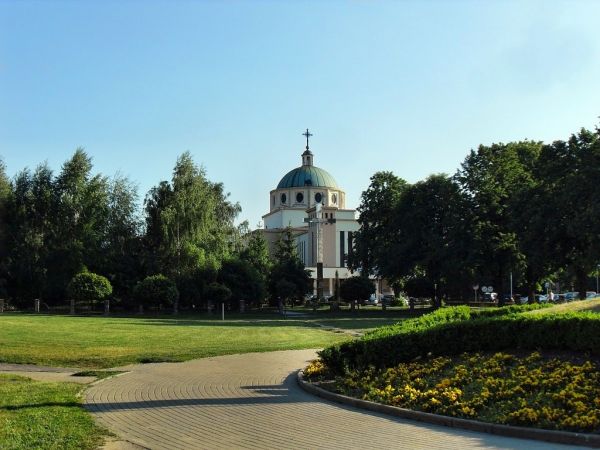 W dlai widać kościół św. Wojciecha