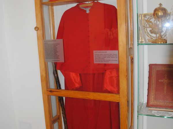 szata kardynalska - w zbiorach Muzeum Prymasa Wyszyńskiego.